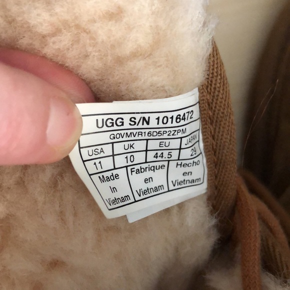 UGGs mens soft  boots camel color with cream color fleece lining - Picture 4 of 5